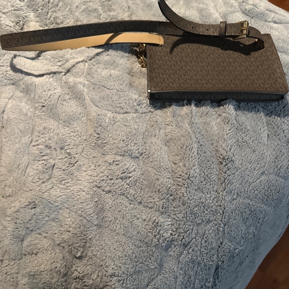 Michael Kors belt bag - Picture 3 of 6
